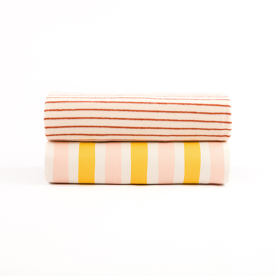 See-You-at-Six-Horizontals-EN-Sponge-Terry-Cloth-Papyrus-Cräme-140s.webp